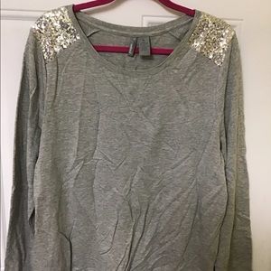 New Directions Weekend XL Grey Top with Silver Sequins.